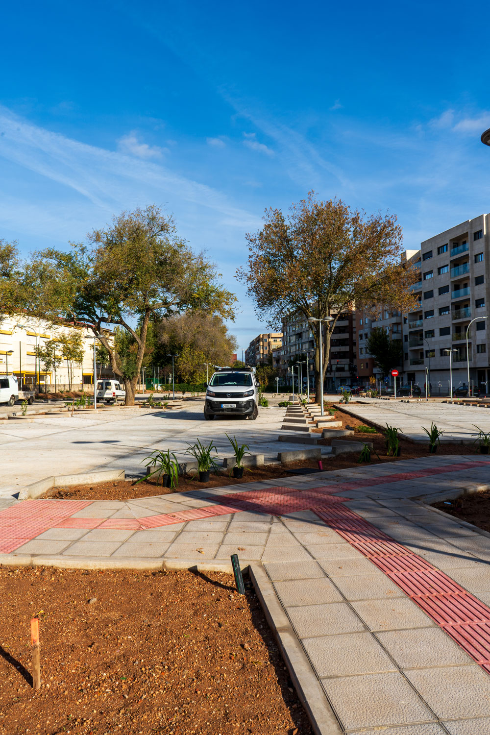 B2: Renaturalización Aparcamiento Gasset (AGROMORAL)